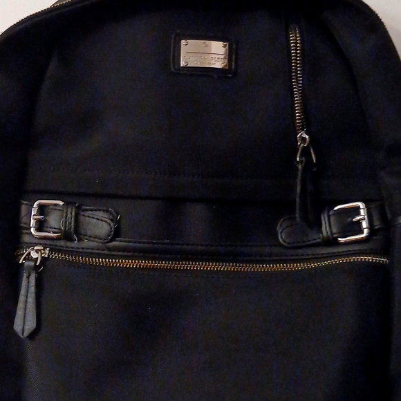 Backpack - Picture 2 of 9